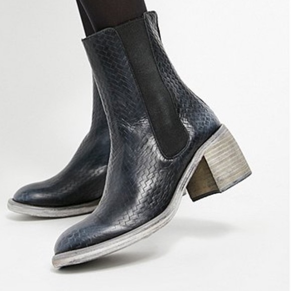Free People Shoes - Free People Essential Chelsea Boots size 37 EU
